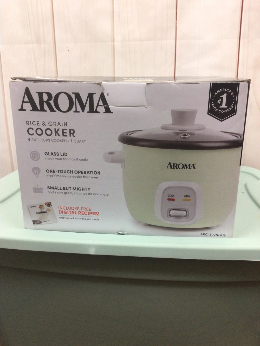 Aroma Rice & Grain Cooker in Pale Green with Black Lid